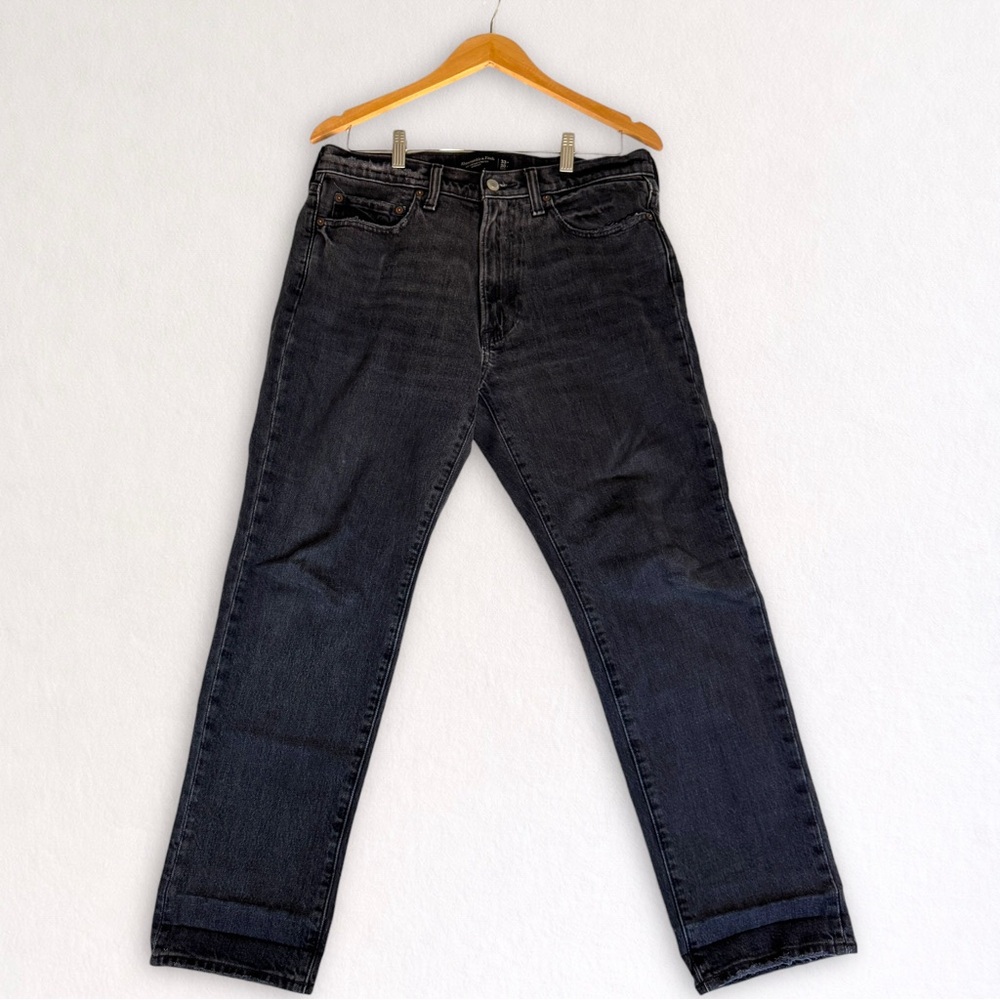 ABERCROMBIE & FITCH DARK WASH  VINTAGE STRAIGHT LEG JEANS